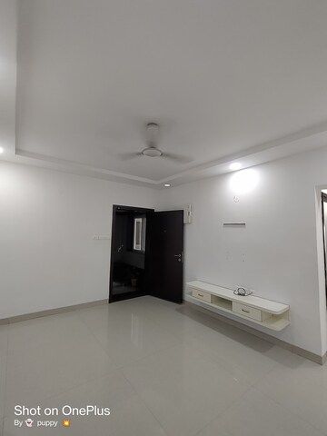 Room in 4 BHK Apartment at Trendset Jayabheri Elevate, Madhapur – for Rent