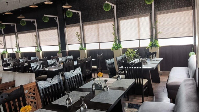 Team Area, vikas nagar 6+ Bedroom 9000 Sq.Ft. Independent House In Vikas Nagar Lucknow 9131031