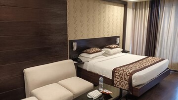Bedroom in 6+ BHK Independent House at Vikas Nagar – for Sale