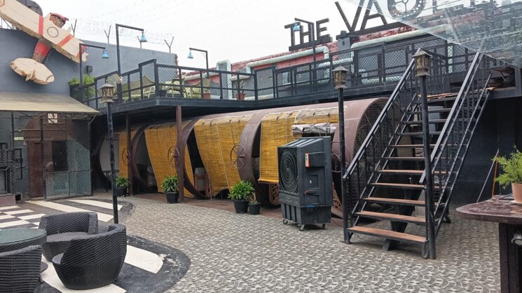 Exterior View, vikas nagar 6+ Bedroom 9000 Sq.Ft. Independent House In Vikas Nagar Lucknow 9131031