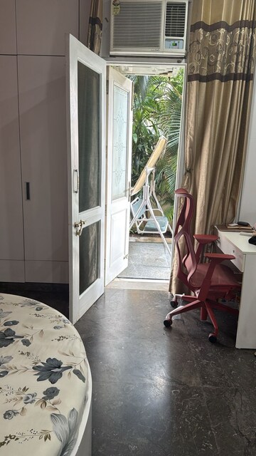 Staircase in 4 BHK Builder Floor at Green Park – for Rent