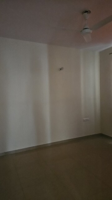 Room in 2 BHK Apartment at Gomti Nagar – for Rent