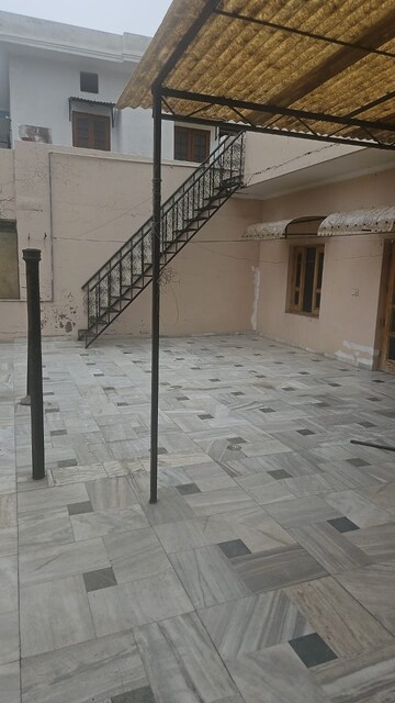 Room in 2 BHK Independent House at Sector 4 – for Rent