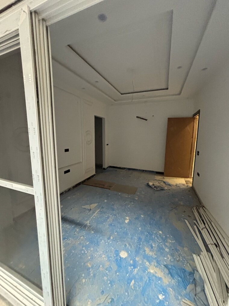 Room, new industrial township 3 4 Bedroom 233 Sq.Yd. Builder Floor In New Industrial Township 3 Faridabad 9131174