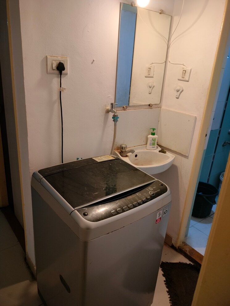 Bathroom, kharadi 1 Bedroom 600 Sq.Ft. Apartment In Kharadi Pune 9131215