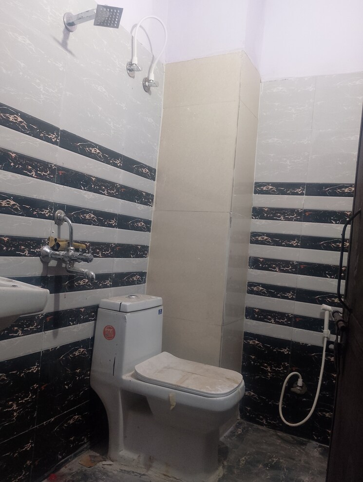 Bathroom, vaidpura 2 Bedroom 900 Sq.Ft. Villa In Vaidpura Greater Noida 9131219