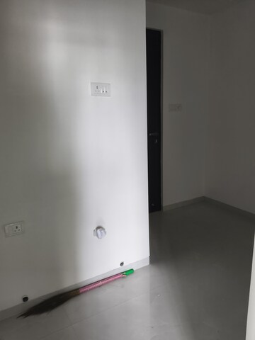Room in 2 BHK Apartment at Alamdar The Auro, Lower Parel – for Rent