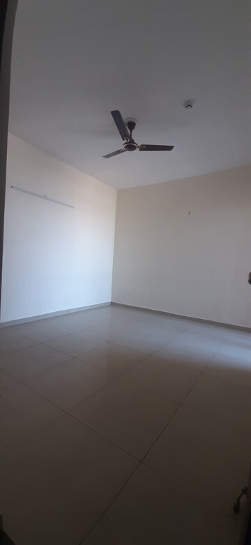 Room in 2 BHK Apartment at Land Craft Golf Links Villa, Pandav Nagar – for Rent