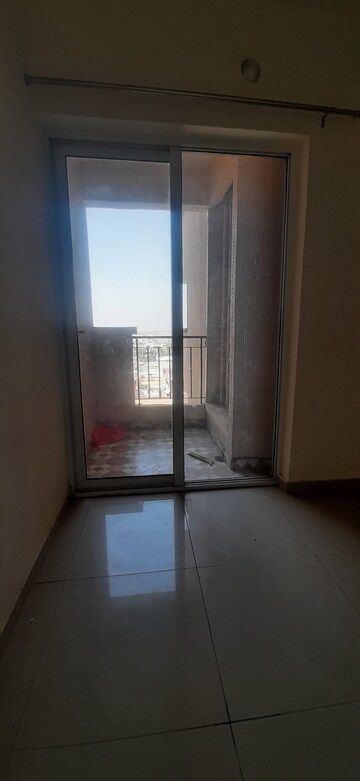 Room in 2 BHK Apartment at Land Craft Golf Links Villa, Pandav Nagar – for Rent
