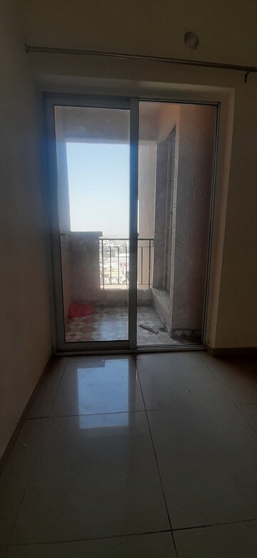 Room in 2 BHK Apartment at Land Craft Golf Links Villa, Pandav Nagar – for Rent