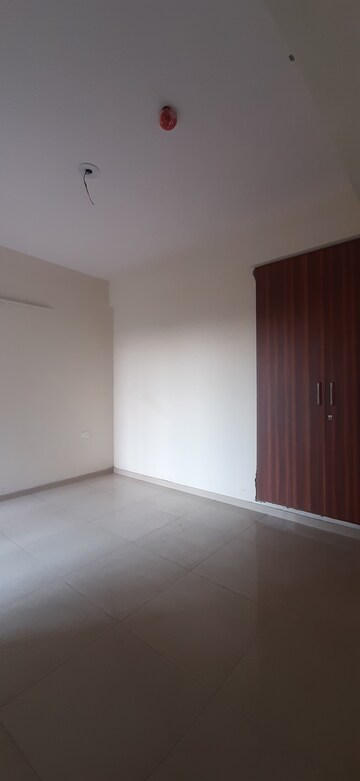 Furnished Amenities in 3 BHK Apartment at Land Craft Golf Links Apartment Phase 2, Pandav Nagar – for Rent