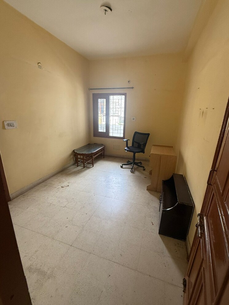 Room, sector 11 2 Bedroom 1200 Sq.Ft. Independent House In Sector 11 Panchkula 9131288