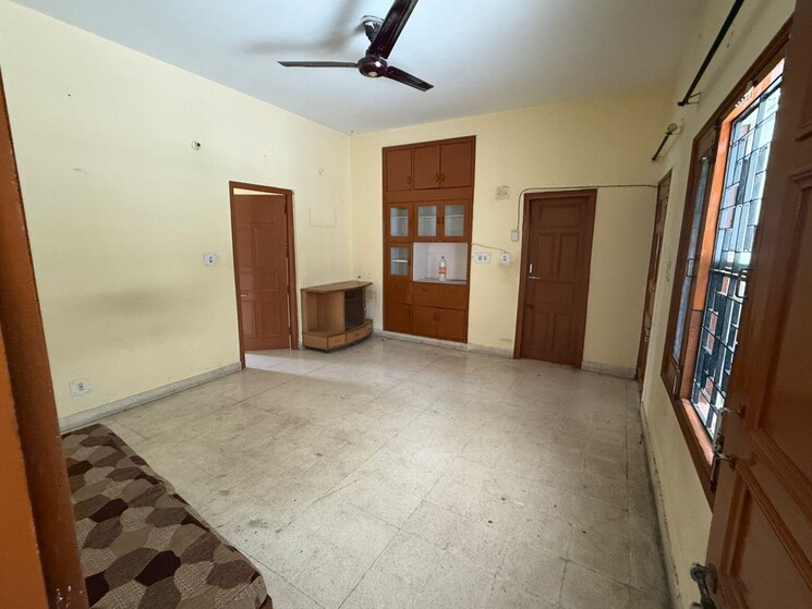 Room, sector 11 2 Bedroom 1200 Sq.Ft. Independent House In Sector 11 Panchkula 9131288