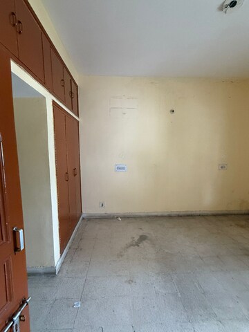 Room in 2 BHK Independent House at Sector 11 – for Rent