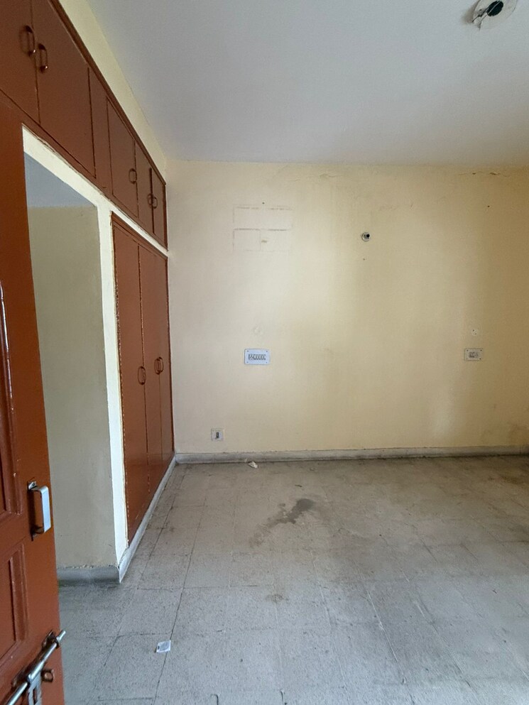 Room, sector 11 2 Bedroom 1200 Sq.Ft. Independent House In Sector 11 Panchkula 9131288