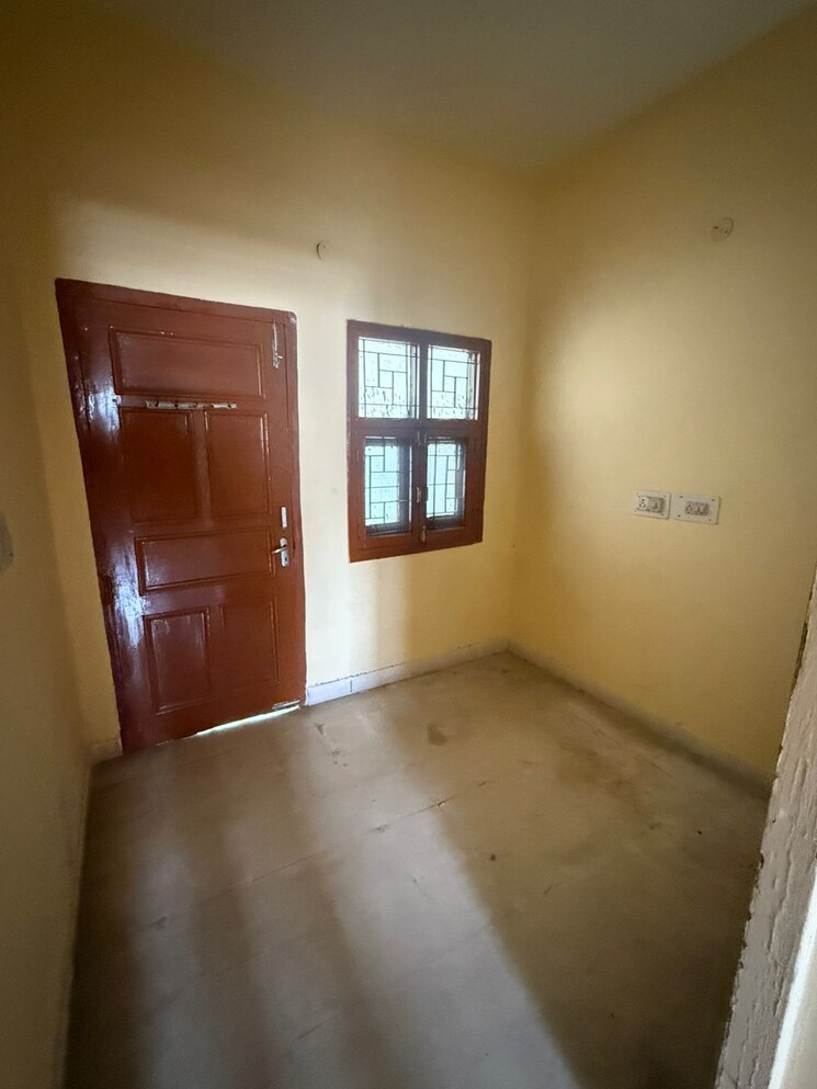 Room, sector 11 2 Bedroom 1200 Sq.Ft. Independent House In Sector 11 Panchkula 9131288