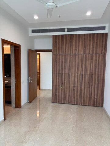 Room in 3 BHK Apartment at K Raheja Vivarea, Mahalaxmi – for Rent