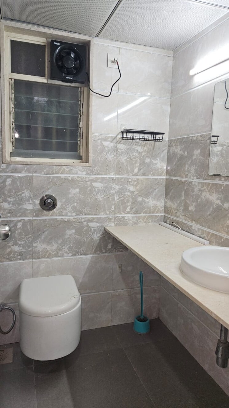 Bathroom, uttam-townscapes 2 Bedroom 770 Sq.Ft. Apartment In Yerawada Pune 9131349