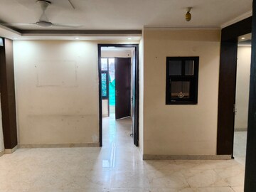 Room in 4 BHK Builder Floor at Sector 37 – for Rent