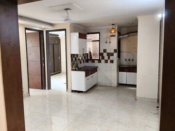 Room in 4 BHK Builder Floor at Sector 37 – for Rent