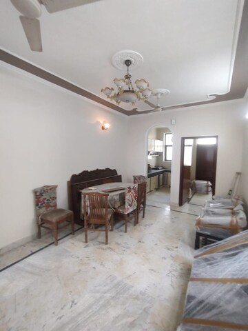 Living Room in 4 BHK Builder Floor at Sector 37 – for Rent
