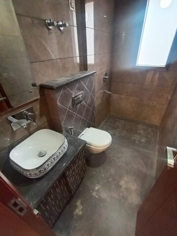 Bathroom in 1 BHK Builder Floor at Sector 38 – for Rent