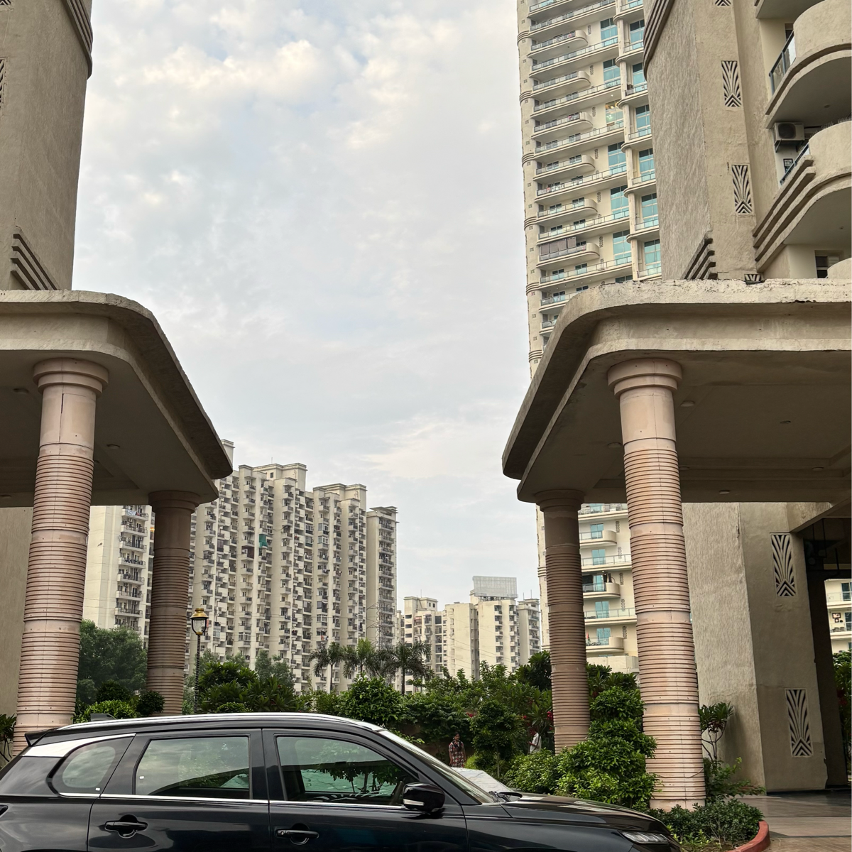 3.5 BHK + Servant Room Apartment For Rent in Mahagun Mezzaria