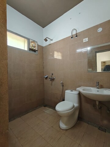Bathroom in 2 BHK Builder Floor at Sector 46 – for Rent