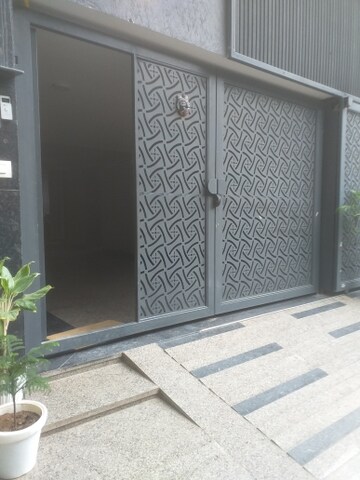 3 BHK Builder Floor – Entrance View at New Rajinder Nagar - for Rent