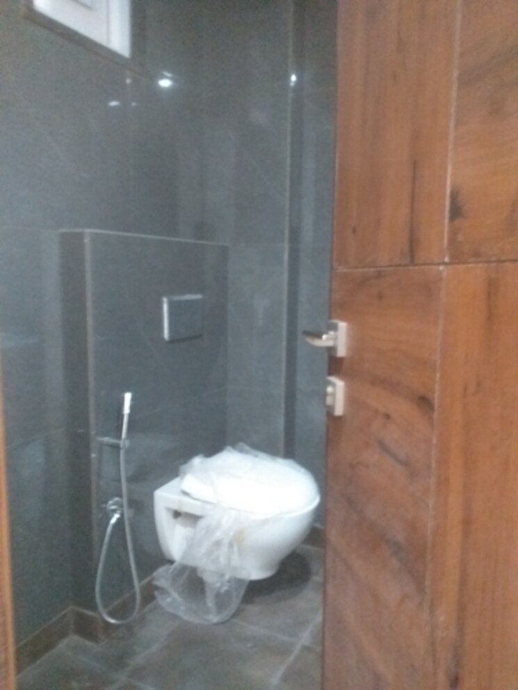 Bathroom, new rajinder nagar 3 Bedroom 1230 Sq.Ft. Builder Floor In New Rajinder Nagar Delhi 9131461