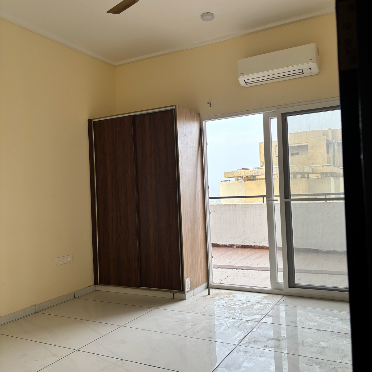 4 BHK + Servant Room 3030 Sq.Ft. Apartment in Dasnac Burj