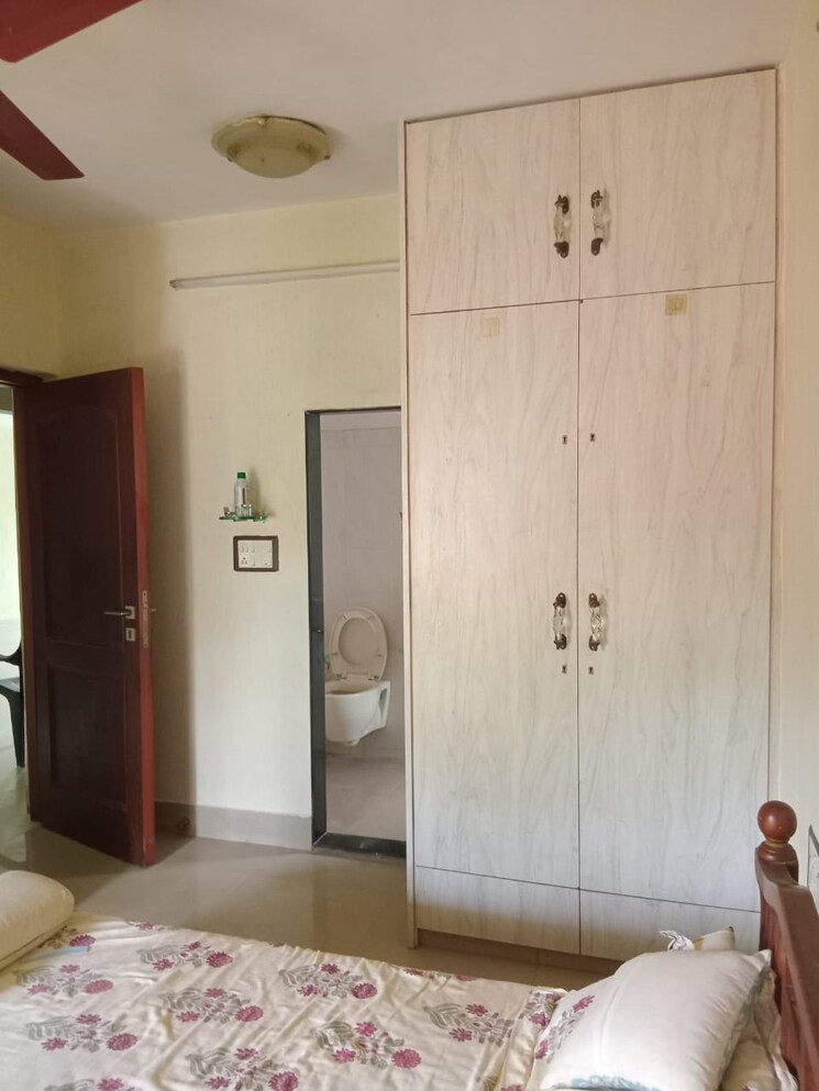 Bathroom, juhu 2 Bedroom 1000 Sq.Ft. Apartment In Juhu Mumbai 9131480