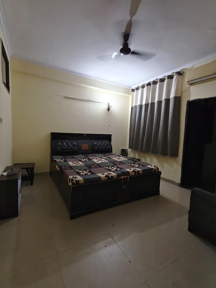 Bedroom, sector 52 2 Bedroom 1437 Sq.Ft. Builder Floor In Sector 52 Gurgaon 9131466