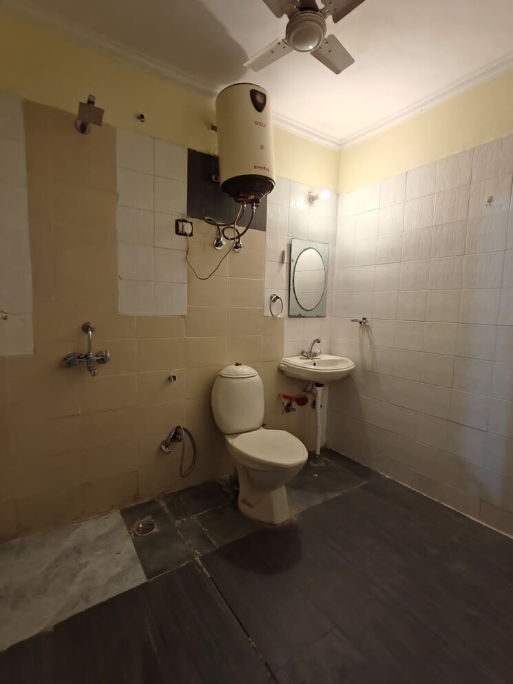 Bathroom, sector 52 2 Bedroom 1437 Sq.Ft. Builder Floor In Sector 52 Gurgaon 9131466