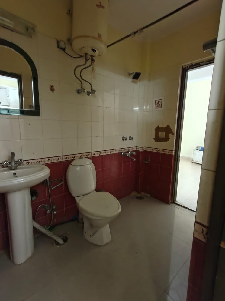 Bathroom, sector 52 2 Bedroom 1437 Sq.Ft. Builder Floor In Sector 52 Gurgaon 9131466