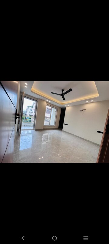 Room in 4 BHK Builder Floor at Saket – for Rent