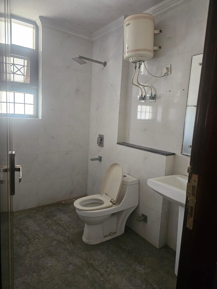 Bathroom, sector 47 2 Bedroom 1451 Sq.Ft. Builder Floor In Sector 47 Gurgaon 9131541