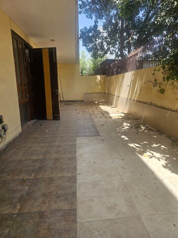 Balcony in 2 BHK Builder Floor at Sector 47 – for Rent