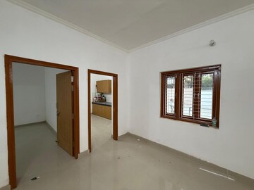 2 BHK Independent House For Rent in Sector 44