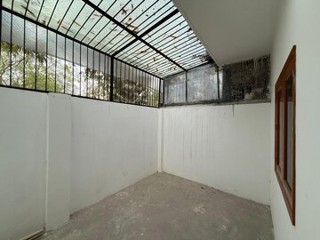 Room in 2 BHK Independent House at Sector 44 – for Rent