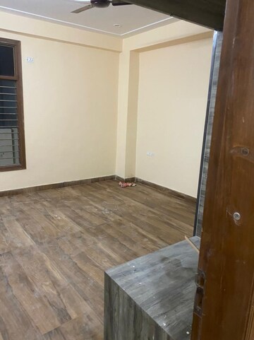Room in 2 BHK Builder Floor at Sector 40 – for Rent
