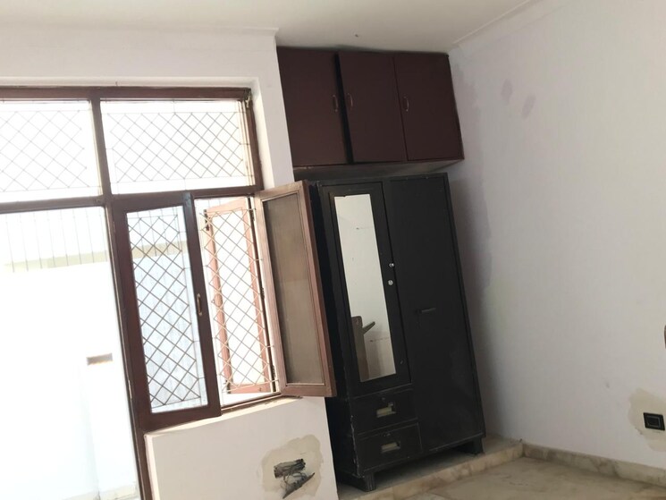 undefined, sector 30 3 Bedroom 360 Sq.Mt. Independent House In Sector 30 Noida 9131567