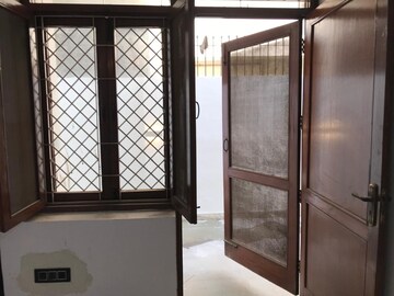 Room in 3 BHK Independent House at Sector 30 – for Rent