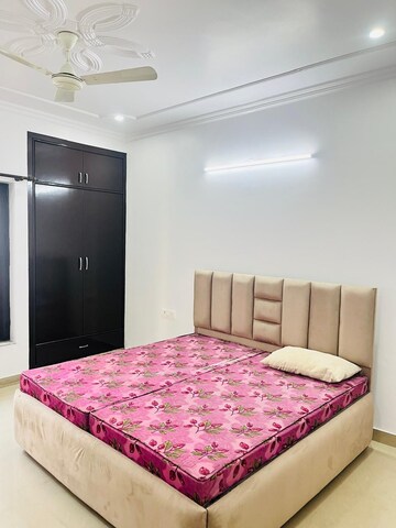 Bedroom in 2 BHK Builder Floor at Sector 38 – for Rent