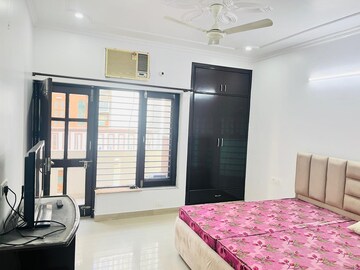 Room in 2 BHK Builder Floor at Sector 38 – for Rent