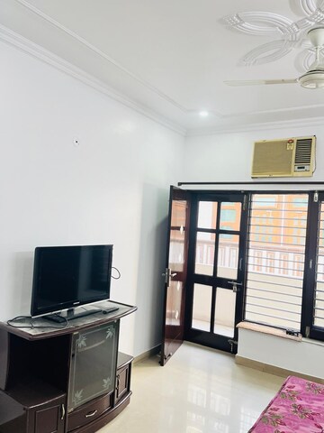 Room in 2 BHK Builder Floor at Sector 38 – for Rent