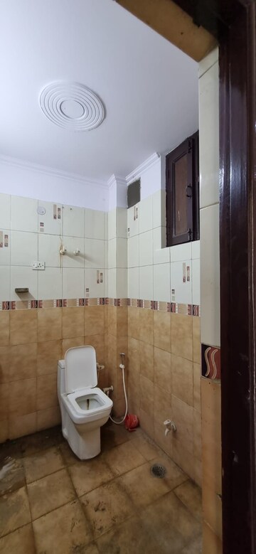 Bathroom in 3 BHK Independent House at Sector 40 – for Rent