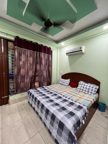 Bedroom in 2 BHK Builder Floor at Sector 38 – for Rent