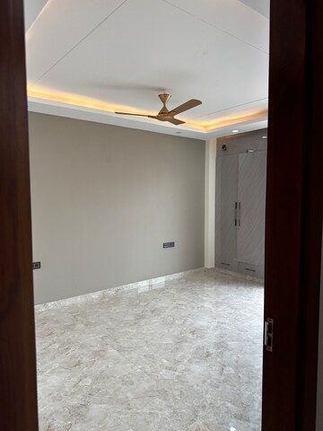 Room in 3 BHK Independent House at Sector 21c – for Rent