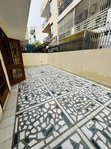 2 BHK Apartment For Rent in Dhavalgiri Apartment Sector 11, Sector 11